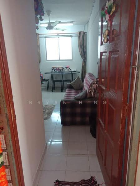 Pangsapuri untuk Dijual di Pinang Emas - Bryan H'ng - Living Room - PropertyGuru.com.my