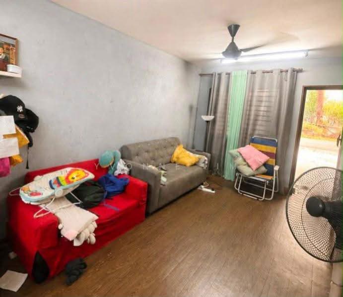 1-storey Terraced House for Sale in Taman Universiti (Skudai) - Yvonne Lim - Living Room - PropertyGuru.com.my