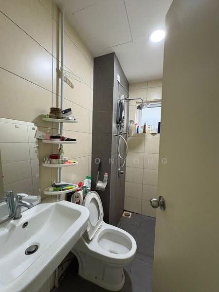 Kondominium untuk Dijual di The Holmes 1 - Wilson Ong - Bathroom - PropertyGuru.com.my