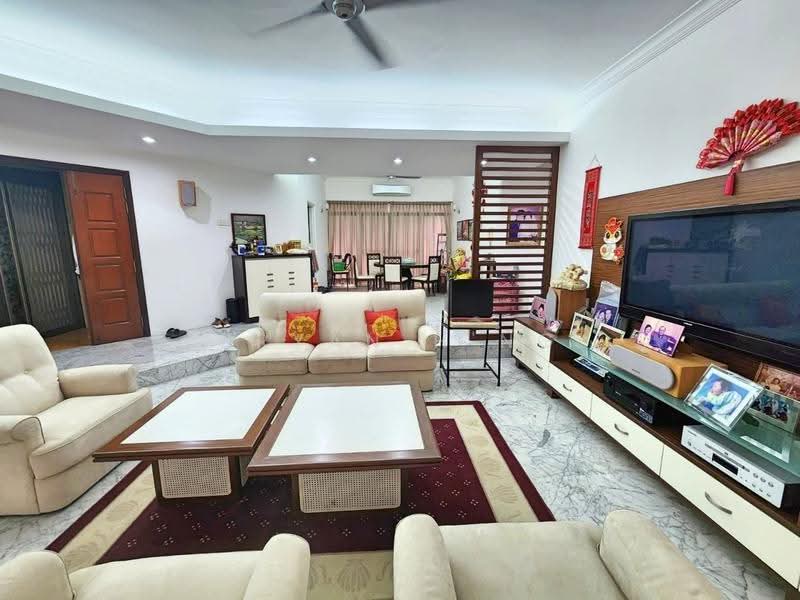 Kondominium untuk Dijual di Cantonment Court - Bryan H'ng - Living Room - PropertyGuru.com.my