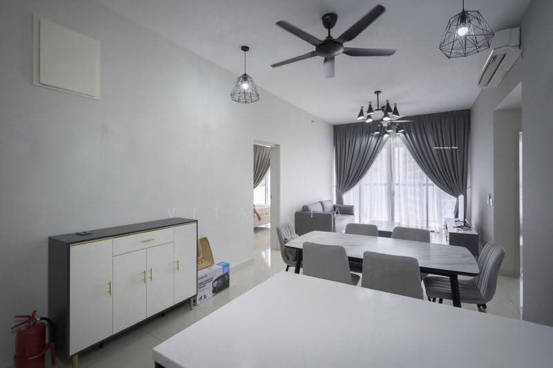 Kediaman Servis untuk Dijual di Setia City Residences - Vitas Tan - Living Room - PropertyGuru.com.my