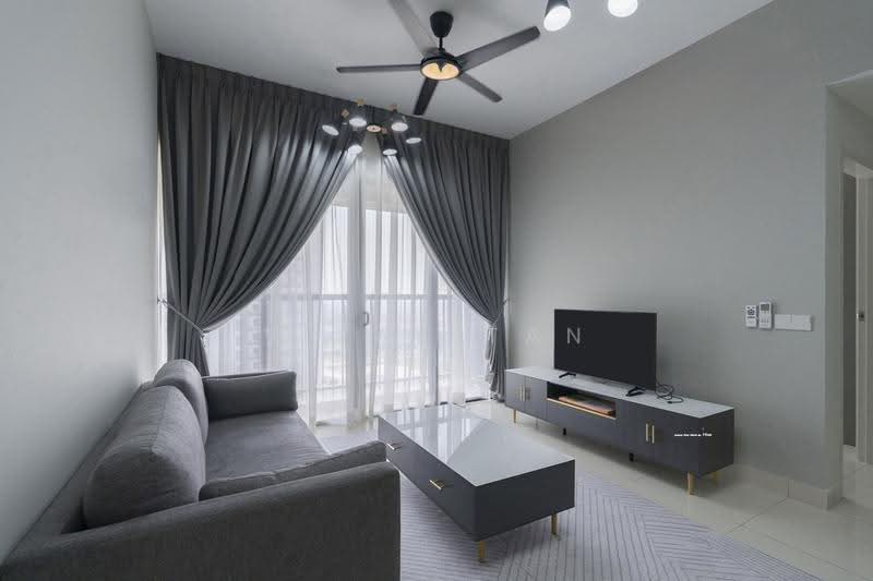 Kediaman Servis untuk Dijual di Setia City Residences - Vitas Tan - Living Room - PropertyGuru.com.my