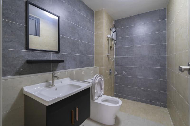 Kediaman Servis untuk Dijual di Setia City Residences - Vitas Tan - Bathroom - PropertyGuru.com.my