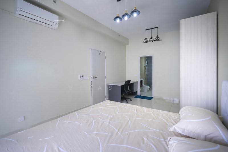 Kediaman Servis untuk Dijual di Setia City Residences - Vitas Tan - Bedroom - PropertyGuru.com.my