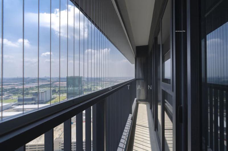 Kediaman Servis untuk Dijual di Setia City Residences - Vitas Tan - Balcony - PropertyGuru.com.my