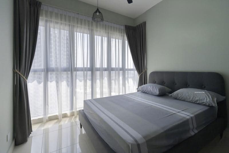 Kediaman Servis untuk Dijual di Setia City Residences - Vitas Tan - Bedroom - PropertyGuru.com.my