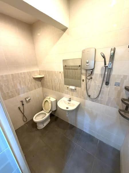 Kondominium untuk Disewa di Kuchai Brem Park 2 - Earon Chong - Bathroom - PropertyGuru.com.my