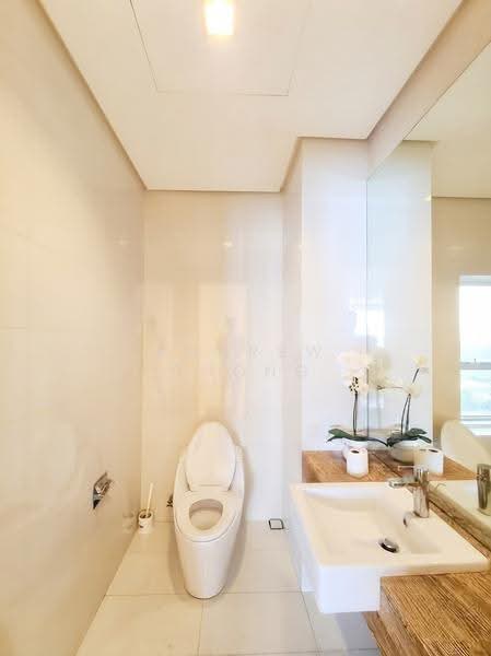 Condominium for Rent at 8 Gurney (The Shore Condominium) - Andrew Chong - Bathroom - PropertyGuru.com.my