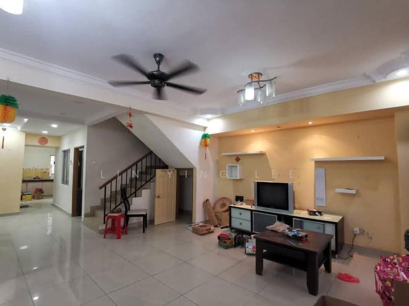 Terraced House for Rent in Bandar Putra Permai (Seri Kembangan) - Lin Ying Lee - Living Room - PropertyGuru.com.my