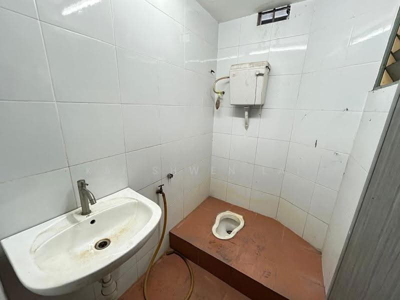Factory for Rent in Usj 1 (Subang Jaya) - Kai Shwen Lai - Bathroom - PropertyGuru.com.my