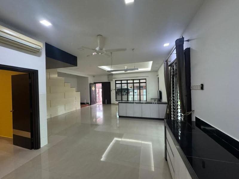Rumah Berkembar untuk Dijual di Sungai Long (Bandar Sungai Long) - Alvis Lim - Living Room - PropertyGuru.com.my
