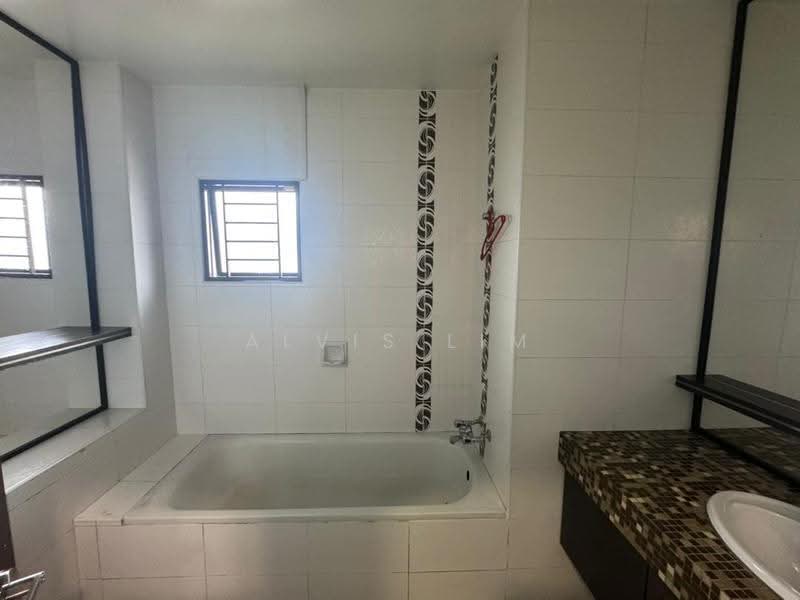 Rumah Berkembar untuk Dijual di Sungai Long (Bandar Sungai Long) - Alvis Lim - Bathroom - PropertyGuru.com.my