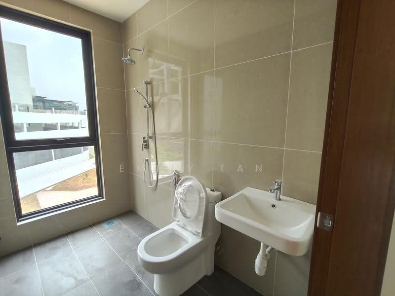 3.5-storey Terraced House for Rent in Damansara Perdana (Selangor) - Emily Tan - Bathroom - PropertyGuru.com.my