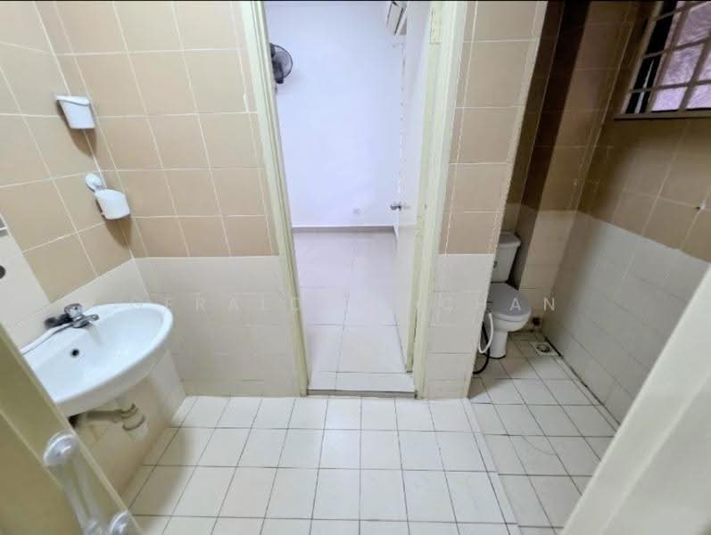 Rumah Teres 2-Tingkat untuk Disewa di Subang Bestari (Shah Alam) - Geraldine Chan - Bathroom - PropertyGuru.com.my