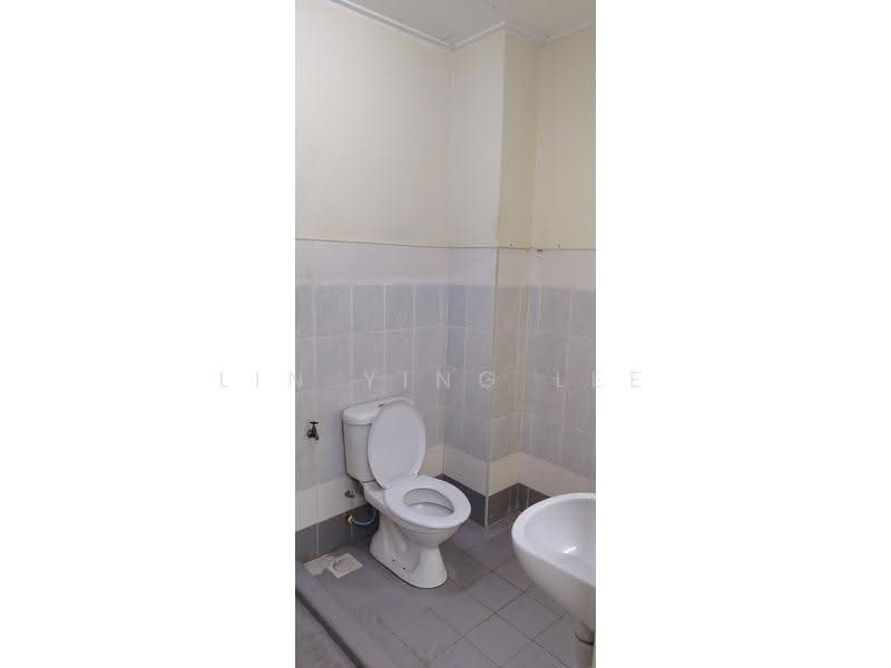 Rumah Teres 2.5-Tingkat untuk Dijual di Bandar Putra Permai (Seri Kembangan) - Lin Ying Lee - Bathroom - PropertyGuru.com.my