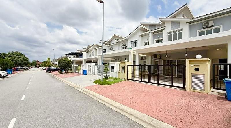 Rumah Teres 2-Tingkat untuk Dijual di D'Kayangan (Shah Alam) - NORFADILAH ZAINUDDIN - Exterior - PropertyGuru.com.my