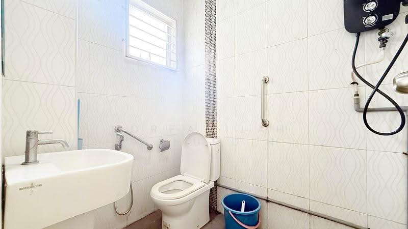 Rumah Teres 2-Tingkat untuk Dijual di D'Kayangan (Shah Alam) - NORFADILAH ZAINUDDIN - Bathroom - PropertyGuru.com.my