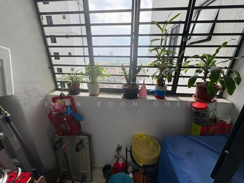 Kediaman Servis untuk Dijual di United Point (Residensi Berpadu) - Kian Boon Chee - Balcony - PropertyGuru.com.my