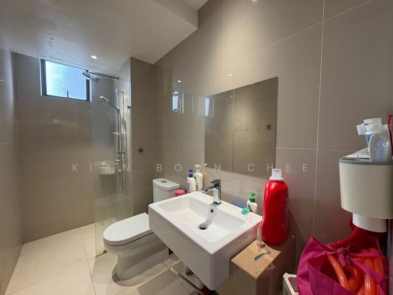 Kediaman Servis untuk Dijual di United Point (Residensi Berpadu) - Kian Boon Chee - Bathroom - PropertyGuru.com.my