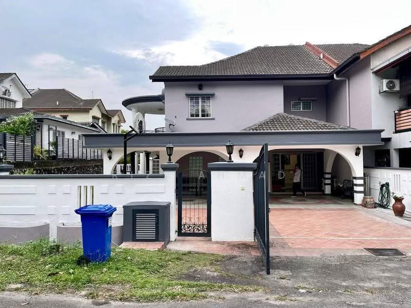 Rumah Berkembar untuk Dijual di Seksyen 9 (Shah Alam) - Riza Ahmad - Exterior - PropertyGuru.com.my