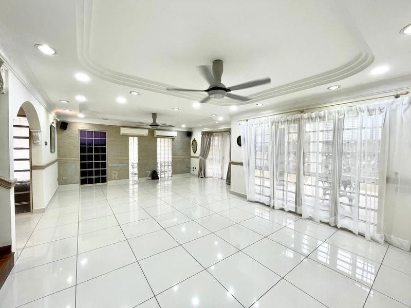 Rumah Berkembar untuk Dijual di Seksyen 9 (Shah Alam) - Riza Ahmad - Living Room - PropertyGuru.com.my