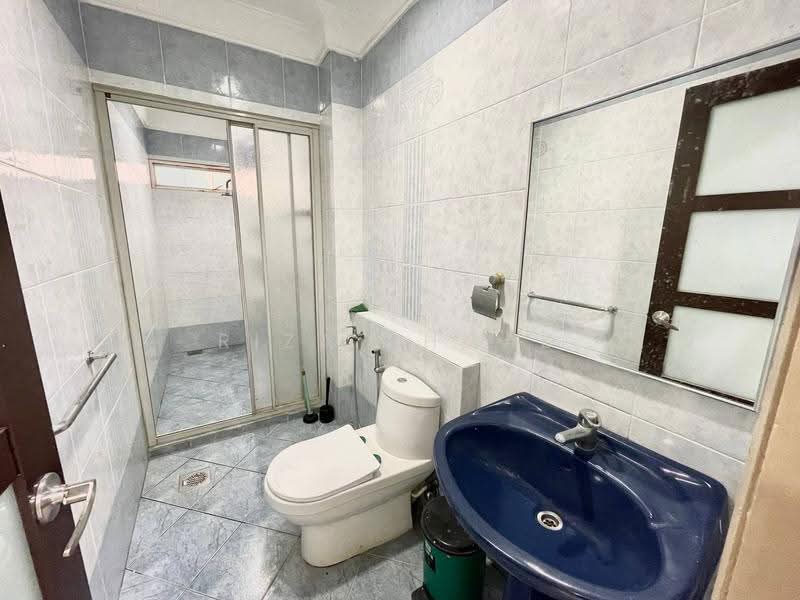 Rumah Berkembar untuk Dijual di Seksyen 9 (Shah Alam) - Riza Ahmad - Bathroom - PropertyGuru.com.my