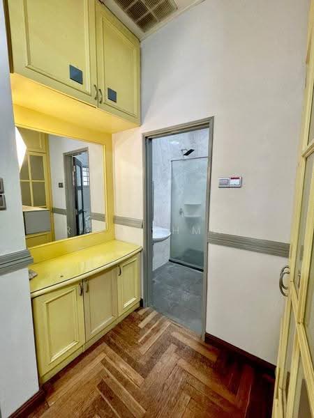 Rumah Berkembar untuk Dijual di Seksyen 9 (Shah Alam) - Riza Ahmad - Bathroom - PropertyGuru.com.my