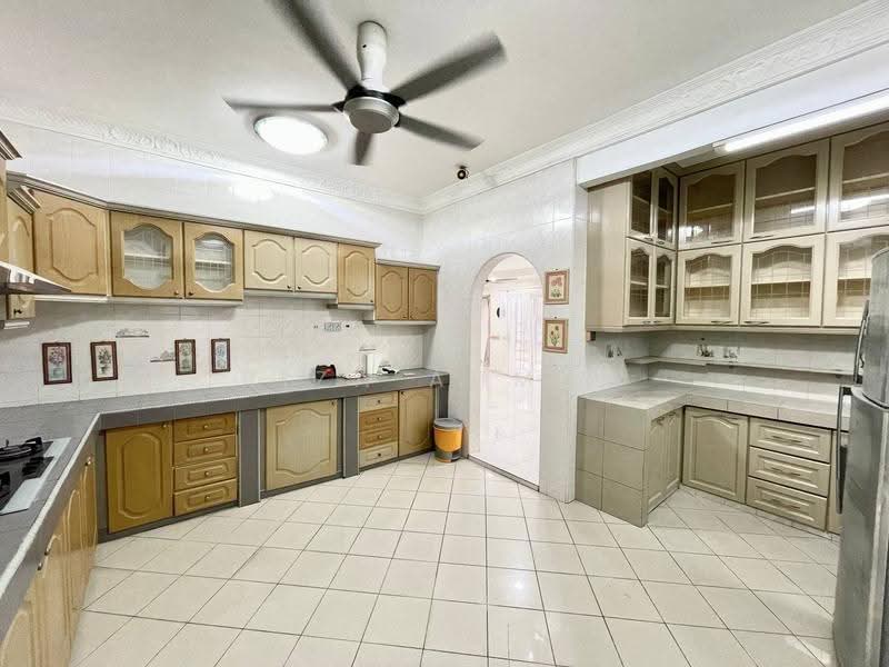 Rumah Berkembar untuk Dijual di Seksyen 9 (Shah Alam) - Riza Ahmad - Kitchen - PropertyGuru.com.my
