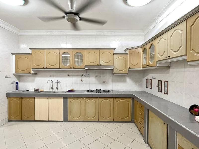 Rumah Berkembar untuk Dijual di Seksyen 9 (Shah Alam) - Riza Ahmad - Kitchen - PropertyGuru.com.my