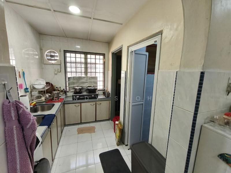 Rumah Teres 2-Tingkat untuk Dijual di Taman Sea (Petaling Jaya) - Effendy Shohaili - Kitchen - PropertyGuru.com.my
