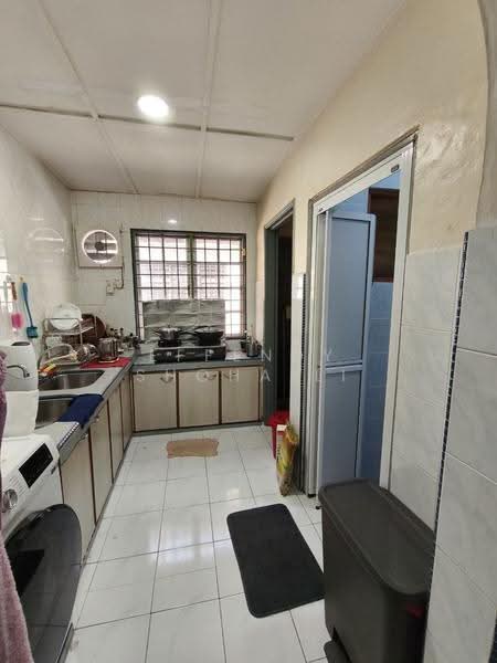 Rumah Teres 2-Tingkat untuk Dijual di Taman Sea (Petaling Jaya) - Effendy Shohaili - Kitchen - PropertyGuru.com.my