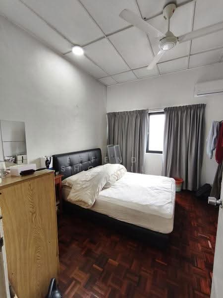 Rumah Teres 2-Tingkat untuk Dijual di Taman Sea (Petaling Jaya) - Effendy Shohaili - Bedroom - PropertyGuru.com.my