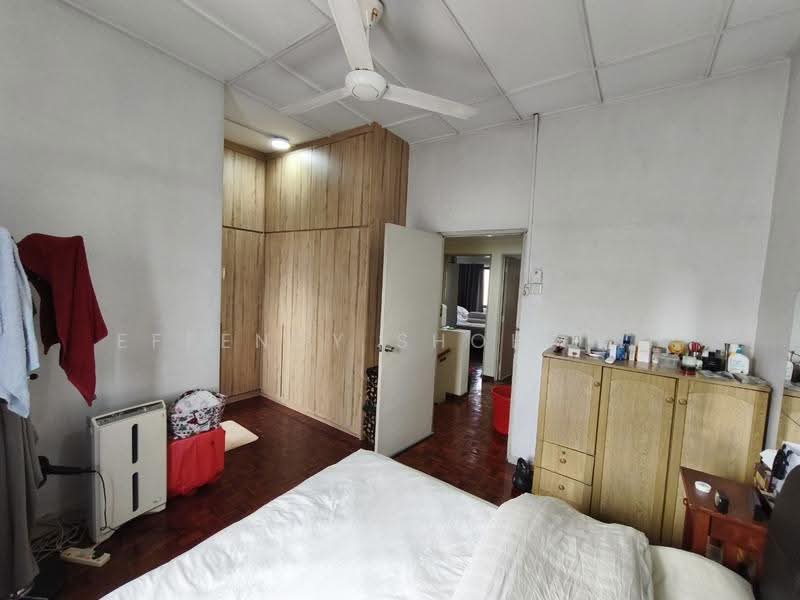 Rumah Teres 2-Tingkat untuk Dijual di Taman Sea (Petaling Jaya) - Effendy Shohaili - Bedroom - PropertyGuru.com.my