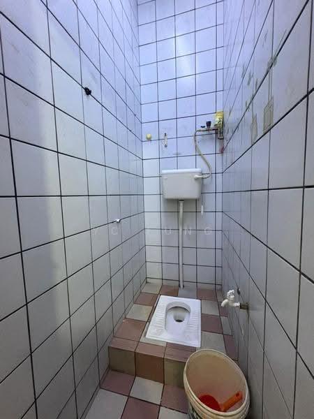 Rumah Teres 1-Tingkat untuk Disewa di Taman Johor Jaya (Johor Bahru) - YC Fung - Bathroom - PropertyGuru.com.my