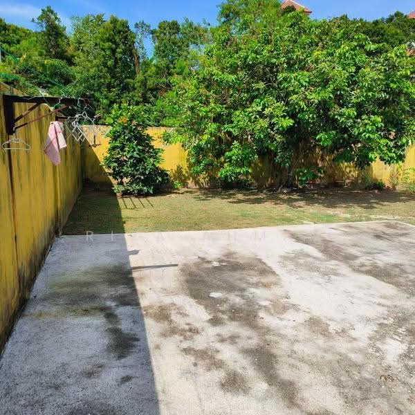 Rumah Teres 2-Tingkat untuk Dijual di Bandar Nusa Rhu (Shah Alam) - Riza Ahmad - Garden - PropertyGuru.com.my