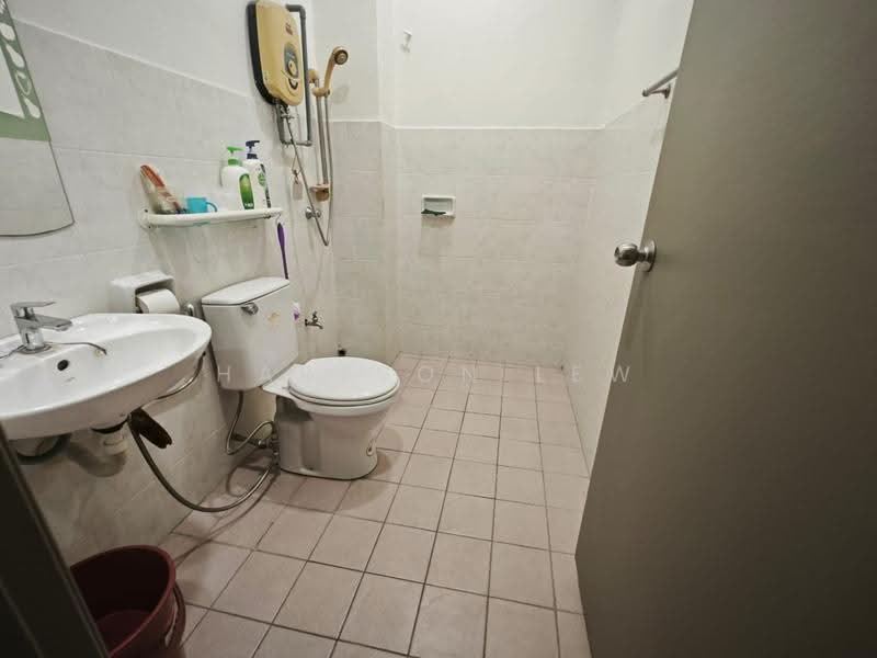 Rumah Teres untuk Disewa di TAMAN PUCHONG UTAMA (Puchong) - Hartson Lew - Bathroom - PropertyGuru.com.my