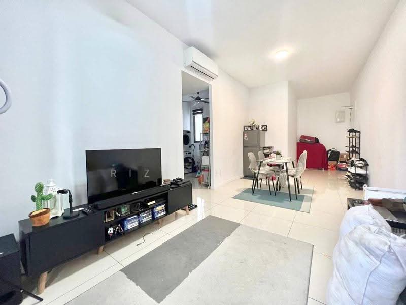 Kediaman Servis untuk Dijual di Serviced Residence @ Fera Residence @ The Quartz WM - Riza Ahmad - Living Room - PropertyGuru.com.my