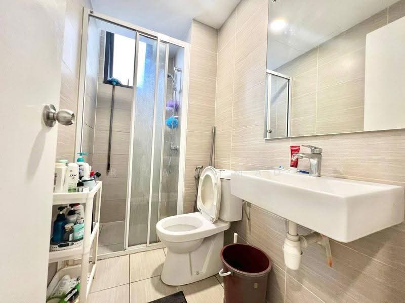 Kediaman Servis untuk Dijual di Serviced Residence @ Fera Residence @ The Quartz WM - Riza Ahmad - Bathroom - PropertyGuru.com.my