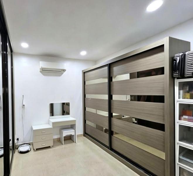 2.5-storey Terraced House for Sale in Bandar Bukit Tinggi 2 (Klang) - James Teoh - Bedroom - PropertyGuru.com.my