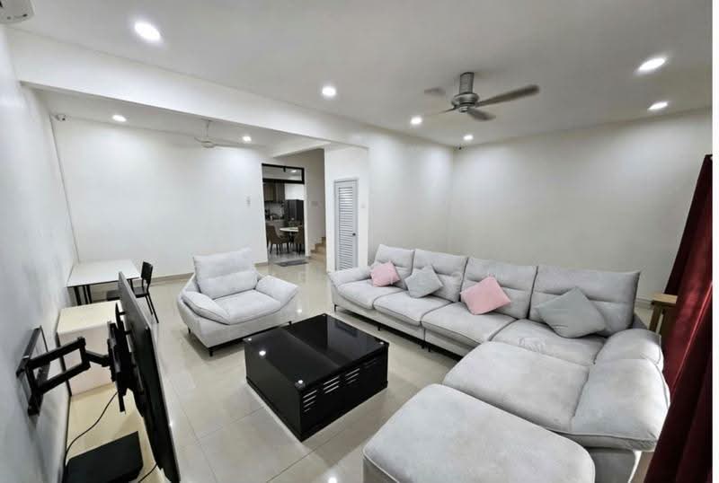 2.5-storey Terraced House for Sale in Bandar Bukit Tinggi 2 (Klang) - James Teoh - Living Room - PropertyGuru.com.my