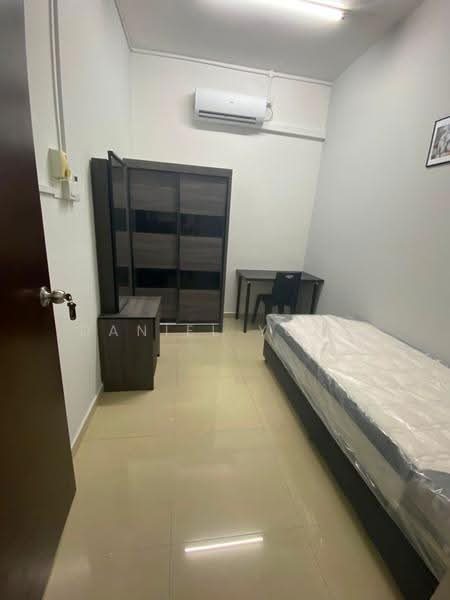Pangsapuri untuk Dijual di Bukit Chagar (Pine View) - Daniel Yong - Bedroom - PropertyGuru.com.my