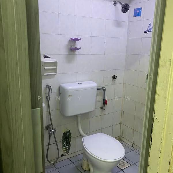 Pangsapuri untuk Dijual di Pangsapuri Subang Suria - Pinky Liaw - Bathroom - PropertyGuru.com.my