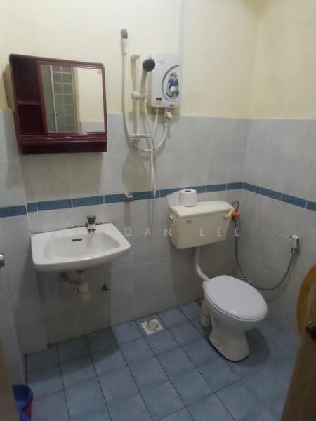Pangsapuri untuk Dijual di Laksamana Cheng Ho 2 - Jordan Lee - Bathroom - PropertyGuru.com.my