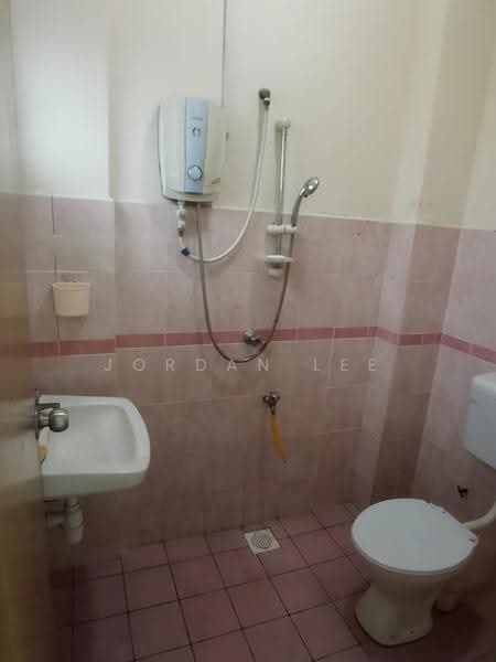 Pangsapuri untuk Dijual di Laksamana Cheng Ho 2 - Jordan Lee - Bathroom - PropertyGuru.com.my