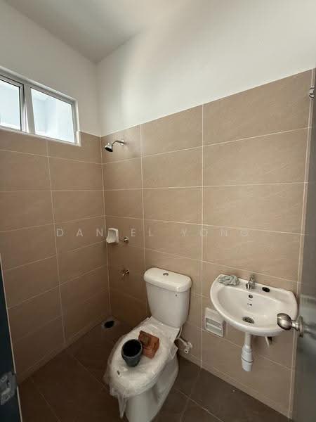 2-storey Terraced House for Sale in Bandar Dato Onn (Tebrau) - Daniel Yong - Bathroom - PropertyGuru.com.my