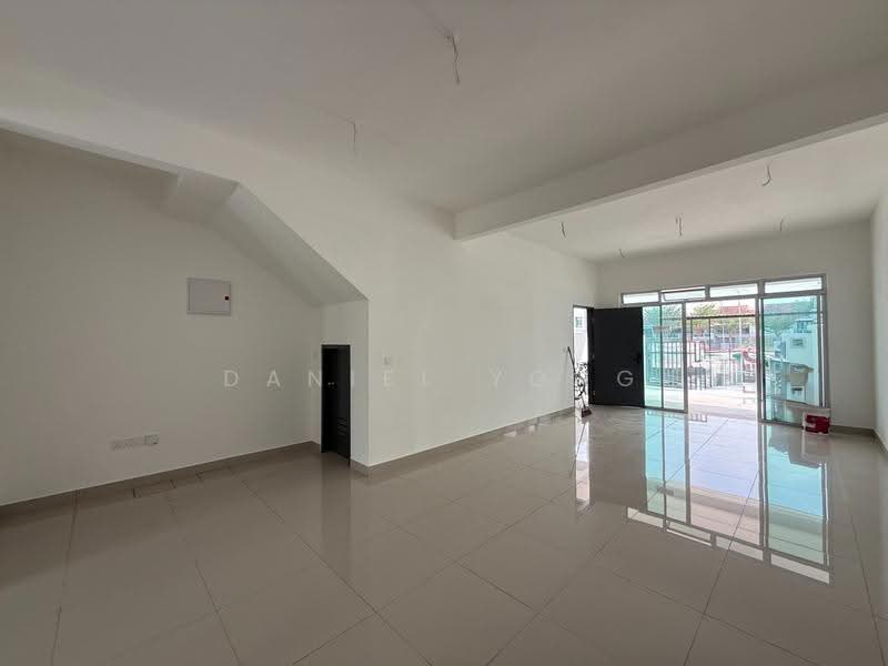 2-storey Terraced House for Sale in Bandar Dato Onn (Tebrau) - Daniel Yong - Living Room - PropertyGuru.com.my
