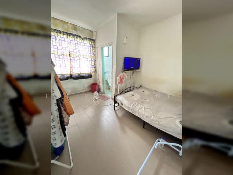 Pangsapuri untuk Dijual di Anggerik Apartment - Faliyana binti Muda - Bedroom - PropertyGuru.com.my