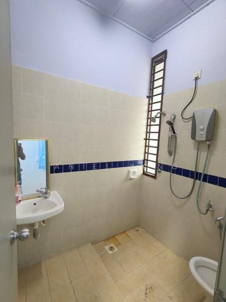 1-storey Terraced House for Sale in Ulu Tiram (Johor) - Daniel Yong - Bathroom - PropertyGuru.com.my
