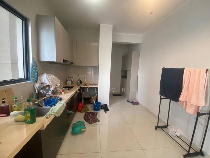 Kondominium untuk Dijual di Bay Laurel @ Country Garden Danga Bay - Eddie Chan - Kitchen - PropertyGuru.com.my