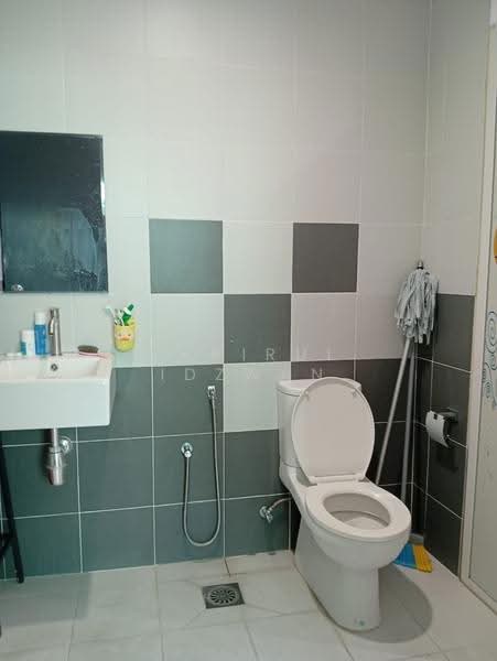 Semi-Detached House for Sale in Seremban 2 (Negeri Sembilan) - Khairul Idzwan - Bathroom - PropertyGuru.com.my